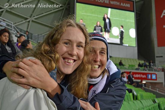 Shari und Iris (sie ist aus Duetschland und wurde vor 8 Jahren von Kavanagh gesponsert). Iris ist ein großer Rugby-Fan.