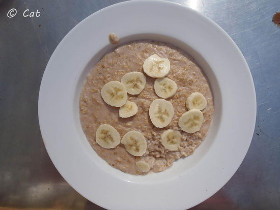 Wer schon immer einmal wissen wollten, wie Mandelmilch aussieht: das Essen wirkte leicht rosa..... 
