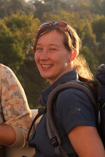 Auf der Brücke der Church Street (der absoluten "In"-Straße von Richmond zum Shoppen und Essen gehen).
