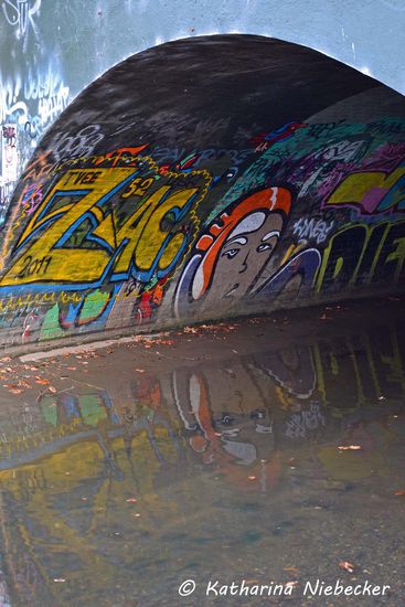 Selbst in den Tunneln der "Wasserstraßen" gibt es Grafitti-Kunst.