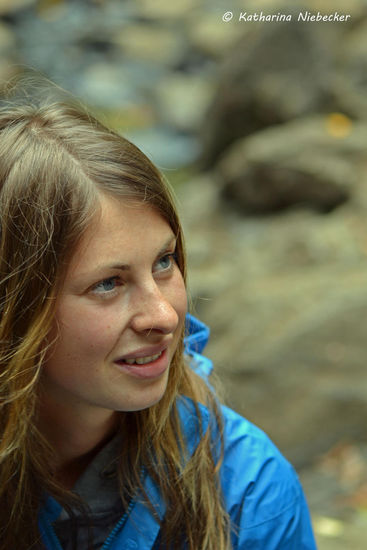 Michaela kam noch auf die schöne Idee, ein paar Portrait-Fotos alà Fotoshooting zu machen... Dafür mußten Grit und Kerstin sich erst einmal entspannen und sich an die Kamera gewöhnen.... Das war nicht einfach.....