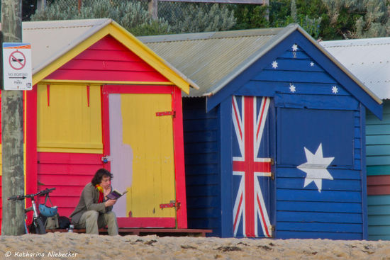 Je länger wir am Strand waren, um so "voller" wurde es... Mit der Zeit merkte man schon, dass die Menschen hier Feierabend hatten... Während einige Fotoshooting am Strand machten, Muscheln sammelten oder einfach nur relaxten, kann man hier auch ein Buch genießen....