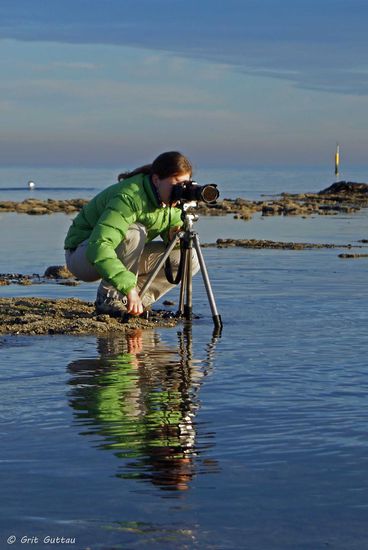 Mein bester Freund und ich - beim Versuch die schwarzen Schwäne gescheit ins Bild zu bekommen.... Anscheinend gibt es überwiegend nur noch Fotos von mir mit meiner Kamera....