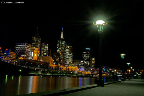 Ein letzter Blick auf die Skyline von Melbourne am Ufer des Yarra Rivers....
Wer die Fotos in groß sehen möchte, kann sie sich in meinem  Melbourne-Album anschauen....