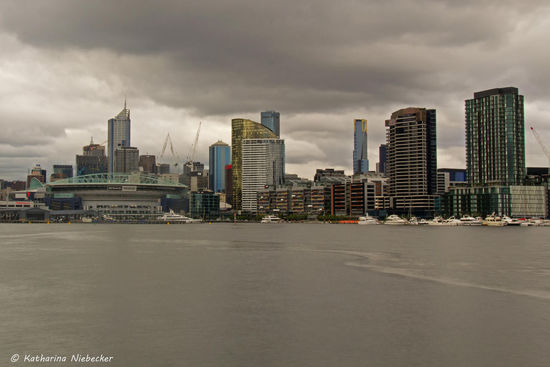 Die Skyline der Docklands am Central Pier......