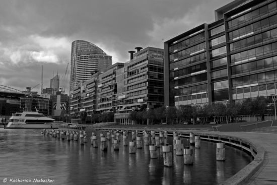 Ein Blick auf die noch recht neuen Häuser um den Central Pier im Bereich der Harbour Esplanade.... Hochmoderne Strukturen.... Und weitere Häuser in der Gegend sind im Bau......