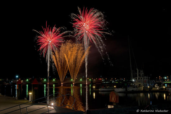 Mein persönliches Lieblingsbild - so far...... bin schon auf das nächste gespannt..... Für meine ersten Fotos von einem Feuerwerk bin ich ganz zufrieden, obwohl ich die meisten natürlich aussortieren mußte....