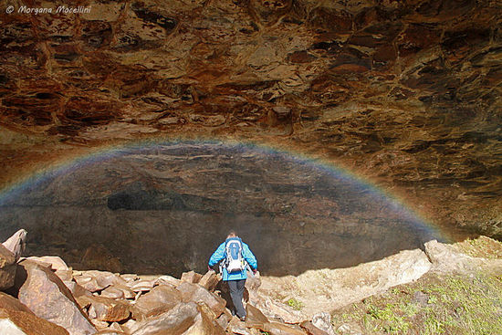 Natürlich mußte ich auch einmal hinter den Wasserfall klettern, jedoch war es da heute sehr feucht, was der Regenbogen ja beweist......