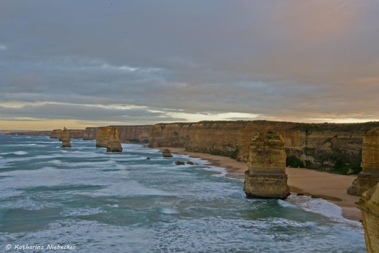 Mal eine andere Ansicht der "12 Apostles" bei Sonnenaufgang..... Das Weitwinkel ist schon etwas anderes als meine Standard-Linse 