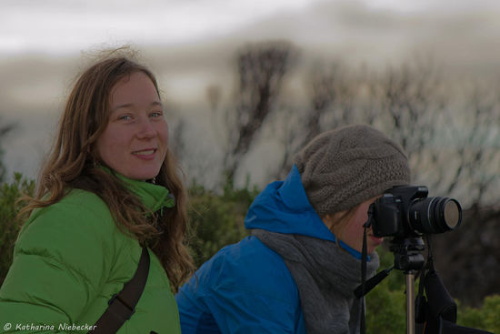 Hier helfe ich Grit bei den Einstellungen ihrer Kamera, um ein möglichst gutes Bild zu bekommen....