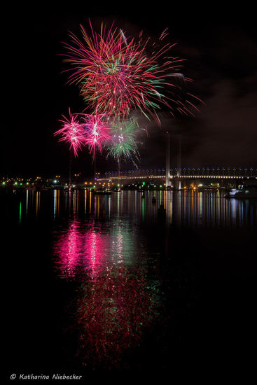 Zweites Feuerwerk in den Docklands am 13.07.2012 - diesmal mit Sicht auf die "Bolte-Bridge"