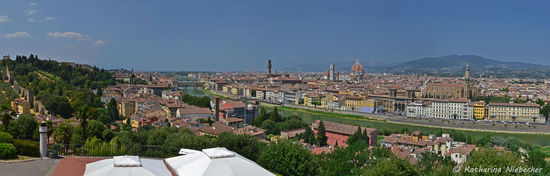 Panorama vom Piazzale Michelangelo über Florenz.....