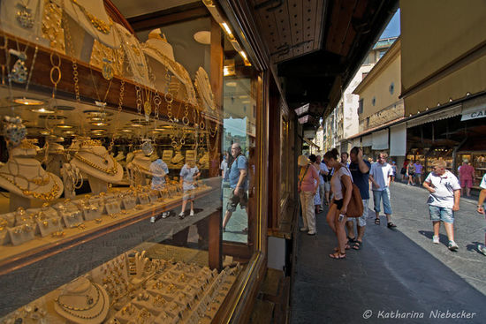 Ein Blick in eins der vielen Gold-Geschäfte auf der Ponte Vecchio.
