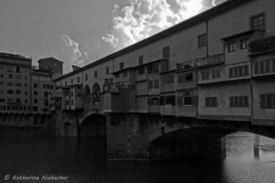 Noch ein Blick auf die "Ponte Vecchio" vom Nordost-Ufer......