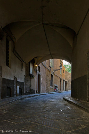 Überall in Florenz findet man schmale und verwinkelte Gassen......