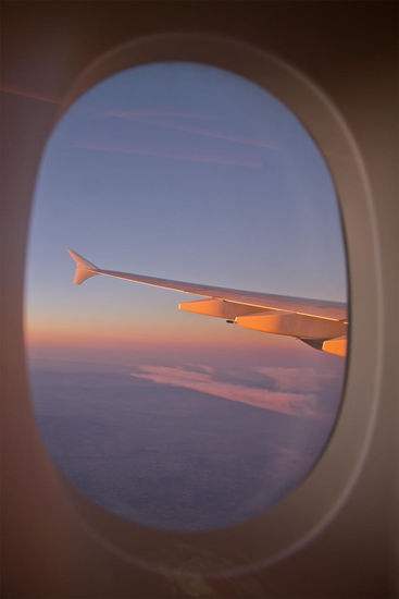 Die Aussicht von meinem Fenster auf den linken Flügel des A380-800 im Sonnenuntergang auf meinem Weg Richtung Dubai.....