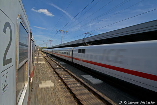 Immerhin hatte durch den Besuch wieder einmal die Gelegenheit, mit der DB zu fahren.... Es ist doch immer wieder ein Erlebnis.......  Es war mal wieder kein einziger Zug nur annähernd pünktlich.....