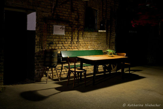 Die schön gestaltete Sitzecke des Gehöfts bei Nacht.....