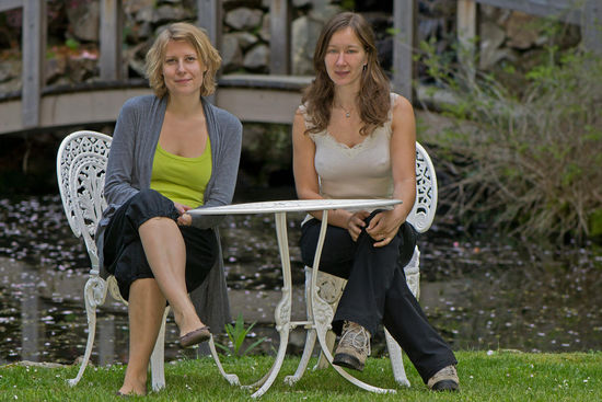 Tja.... nach so viel Erlebtem müssen wir uns einfach auch nur mal ausruhen.... hier im wunderschönen Alfred Nicholas Memorial Garden, der eine unsagbare Ruhe und Stille ausstrahlt, nachdem sonst heute überall alles städtischen Flüchtlingen überfüllt war.......