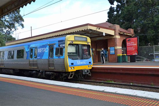 Auf dem Weg zum Kamelhändler ging es noch mit dem Zug,.....