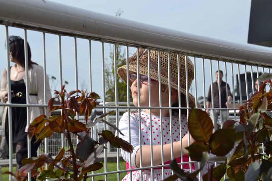 Sogar die "Kleinen" tragen hier schön Hüte......
