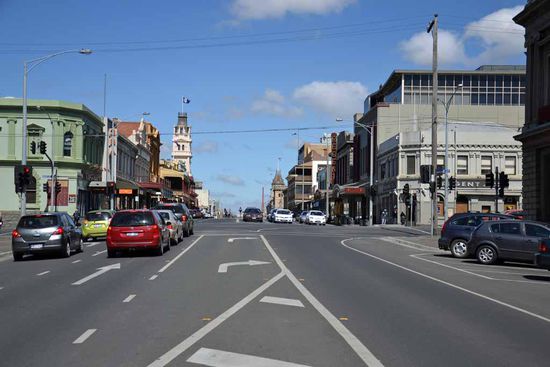 Hier wieder zu sehen, wie breit die Straßen in Ballarat sind. Dies ist die Lydiard Street North.