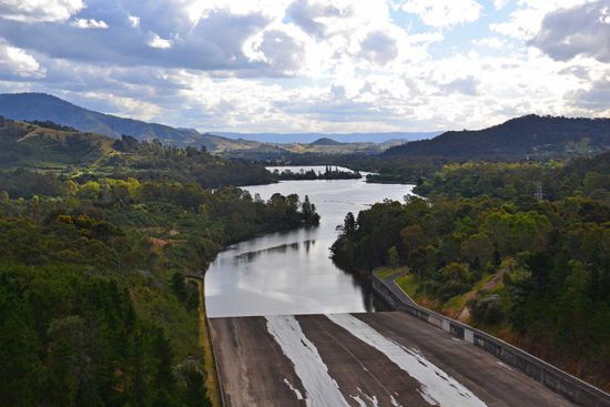 Der Blick von der Staumauer auf den Goulburn-River