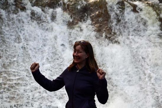 Juhuuuuuu...... endlich mein erster Wasserfall hier!!! *freufreu*