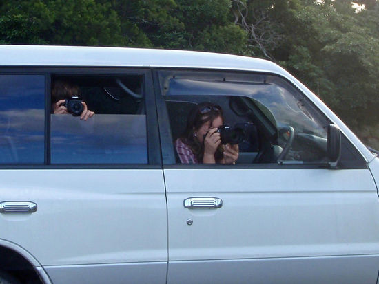 So werden heutzutage die Bilder gemacht: man fährt mit dem Auto direkt vor und bewegt sich möglichst wenig! lol 