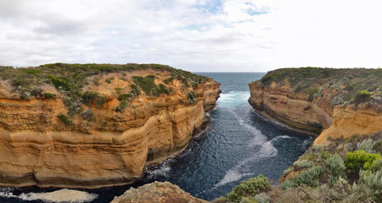 Bitte wieder einsteigen, 500 Meter fahren (diesmal wirklich), anhalten und bitte zum nächsten Lookout laufen. Dies ist die "Thunder Cave"
Hier die Schlucht, welche zu der Höhle führt.