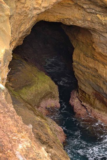Die etwa 25 Meter lange Höhle, welche vom Wasser ausgewaschen wurde.