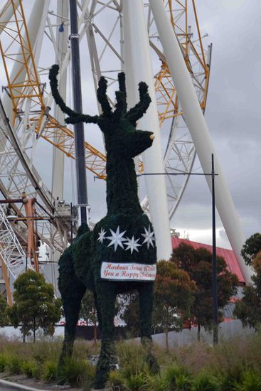 Ich wünsche allen noch eine frohe Vorweihnachtszeit!!! Liebe Grüße aus dem sommerlichen Melbourne (mit Weihnachtsdeko, die nicht wirklich dahin passt)!!!
