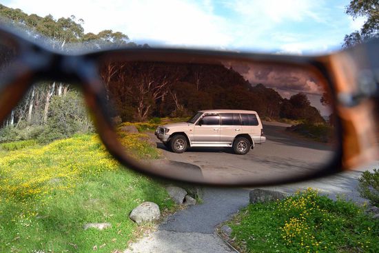 Wie man sieht, mag ich mein Auto - also mal der Blick durch die Brille auf das Wägeli.