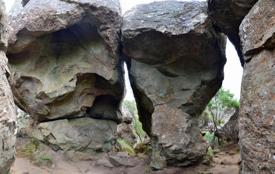 Auch dieser Berg entstand durch erkaltete Lava, welche in ihrer Art der Zusammensetzung einzigartig für Australien ist.