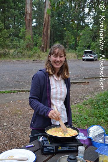 Fleißig am Kochen.... Es gab ein 3-Gänge-Menü, also purer Luxus in der Wildness..... Geschmeckt hat es hervorragend....