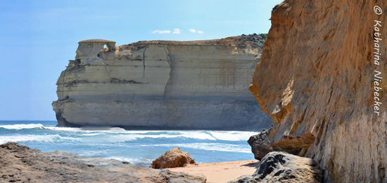Panorama der Steilküste bei den "12 Apostles" - von oben hat man einen tollen Überblick auf beide Seiten - links 2 Apostel, rechts 6 Apostel