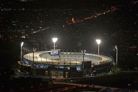 "Melbourne Cricket Ground" bei Nacht und Flutlicht