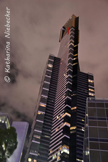 Und zum Abschluß noch ein Blick auf den "Eureka Tower", von wo aus wir heute einen tollen Überblick auf die Millionen-Metropole Melbourne genießen konnten..........