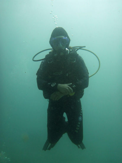 Neopren-Fisch in voller Ausrüstung.... 7mm Halbtrocken mit Haube - und das bei immerhin 27°C Wassertemperatur.