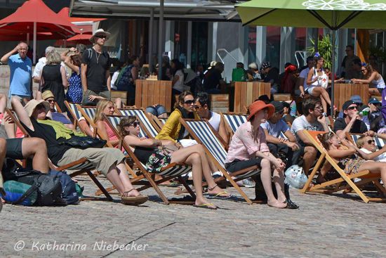 Eine Art den Australia Day zu verbringen: man kann im Liegestuhl auf dem Federation Square die Übertragung der Australien Open anschauen, die ja zur Zeit hier stattfinden....
