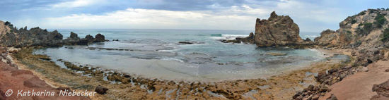 Rauh und zerklüftet ist die Küste hier....