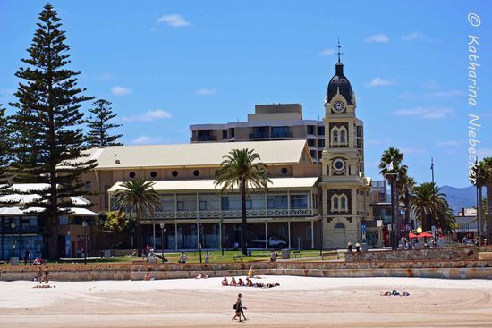 Es gibt schon noch ein paar hübsche ältere Häuser hier, wie z.B. die Town Hall.