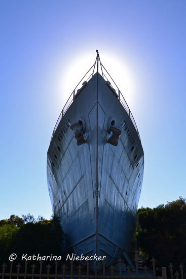 Die "Whyalla" direkt mit der Sonne von hinten.