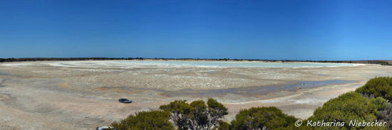 Stopp am ersten Salzsee des Tages.... Er führte nur noch wenig Wasser im hinteren Teil, war aber trotzdem recht schlammig.