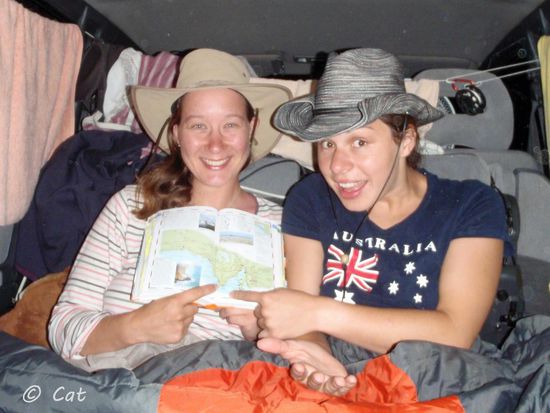 Nachtrag: Damit die Bilder nicht immer gleich aussehen, haben wir uns entschieden, dass wir jeden Abend etwas anderes hinzufügen.... Diesmal die Hüte, welche wir als Sonnenschutz beim Wandern trugen.