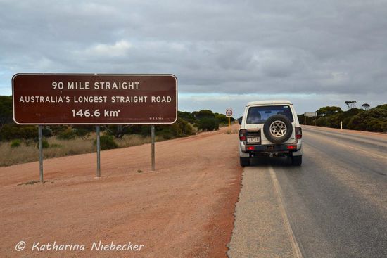 Immer geradeaus..... Da braucht man nur noch den Autopiloten einzuschalten.... 