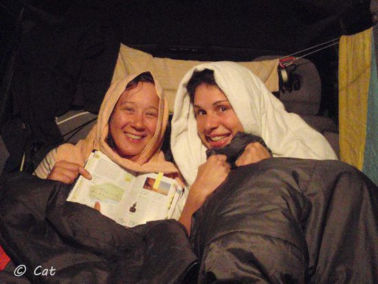 Draußen war es richtig kalt und unangenehm. Somit haben wir uns heute für das Foto warm eingepackt. Allerdings ließ es sich im Auto in der Nacht gut aushalten.