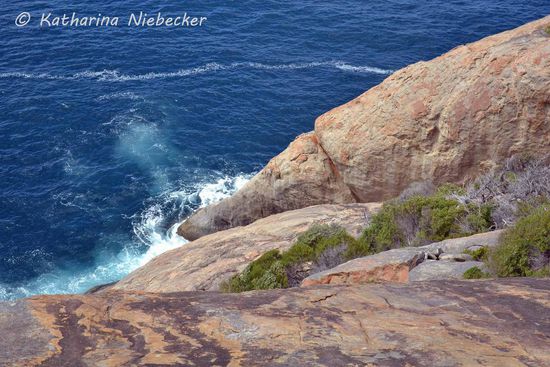 Man könnte sogar fast bis zum Wasser wieder hinunter klettern....