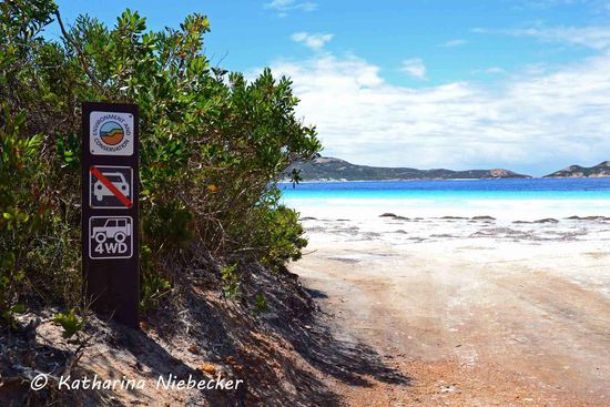 Hier darf man ganz offiziel mit dem 4WD-Auto an den Strand.... Verlockend sieht das ja schon aus.....  Das riecht nach Abenteuer....