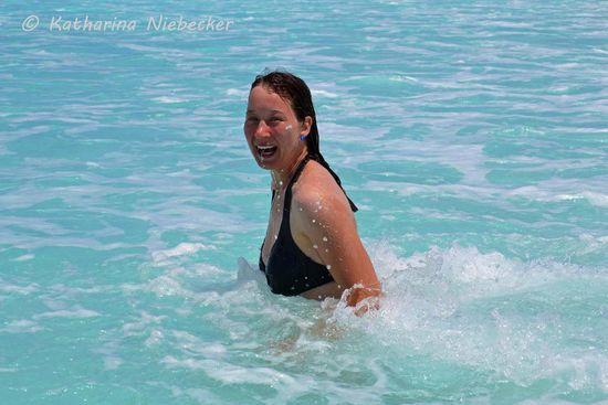 Aber wir haben jede Menge Spaß! Und nach einer Weile fühlt man die Kälte gar nicht mehr, sondern es wird recht angenehm, solange man sich im Wasser bewegt.....